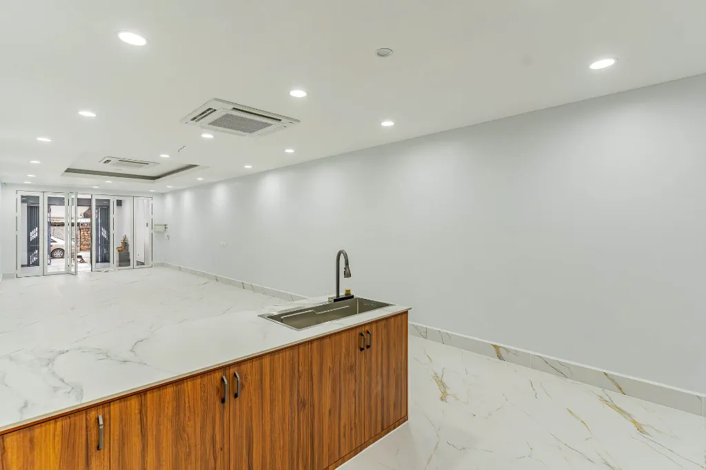 Retail Space St.282 (11 of 17).webp