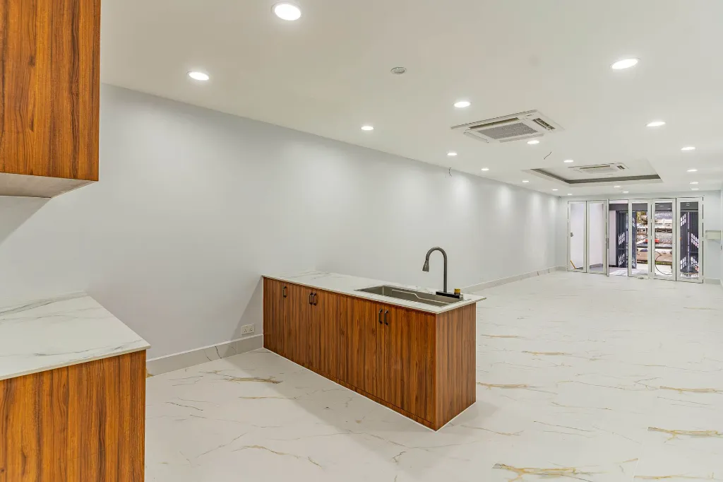 Retail Space St.282 (9 of 17).webp