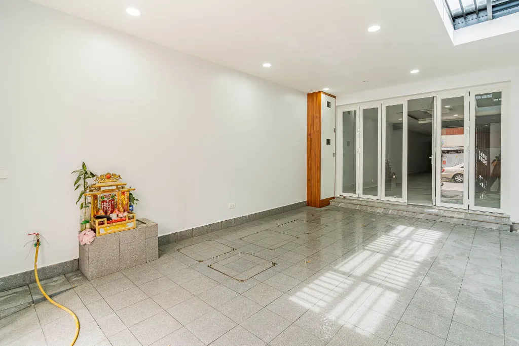 Retail Space St.282 (16 of 17).webp