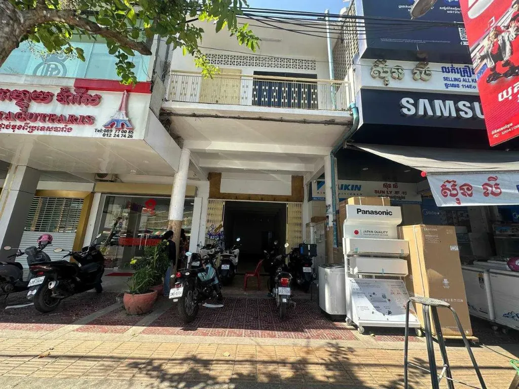 中央市场正对面店面