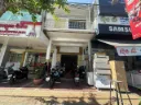 中央市场正对面店面