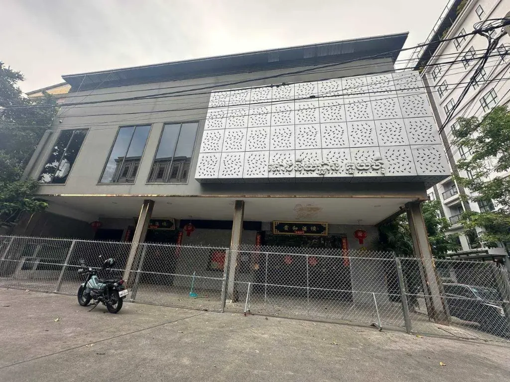 隆边区转角餐厅店面