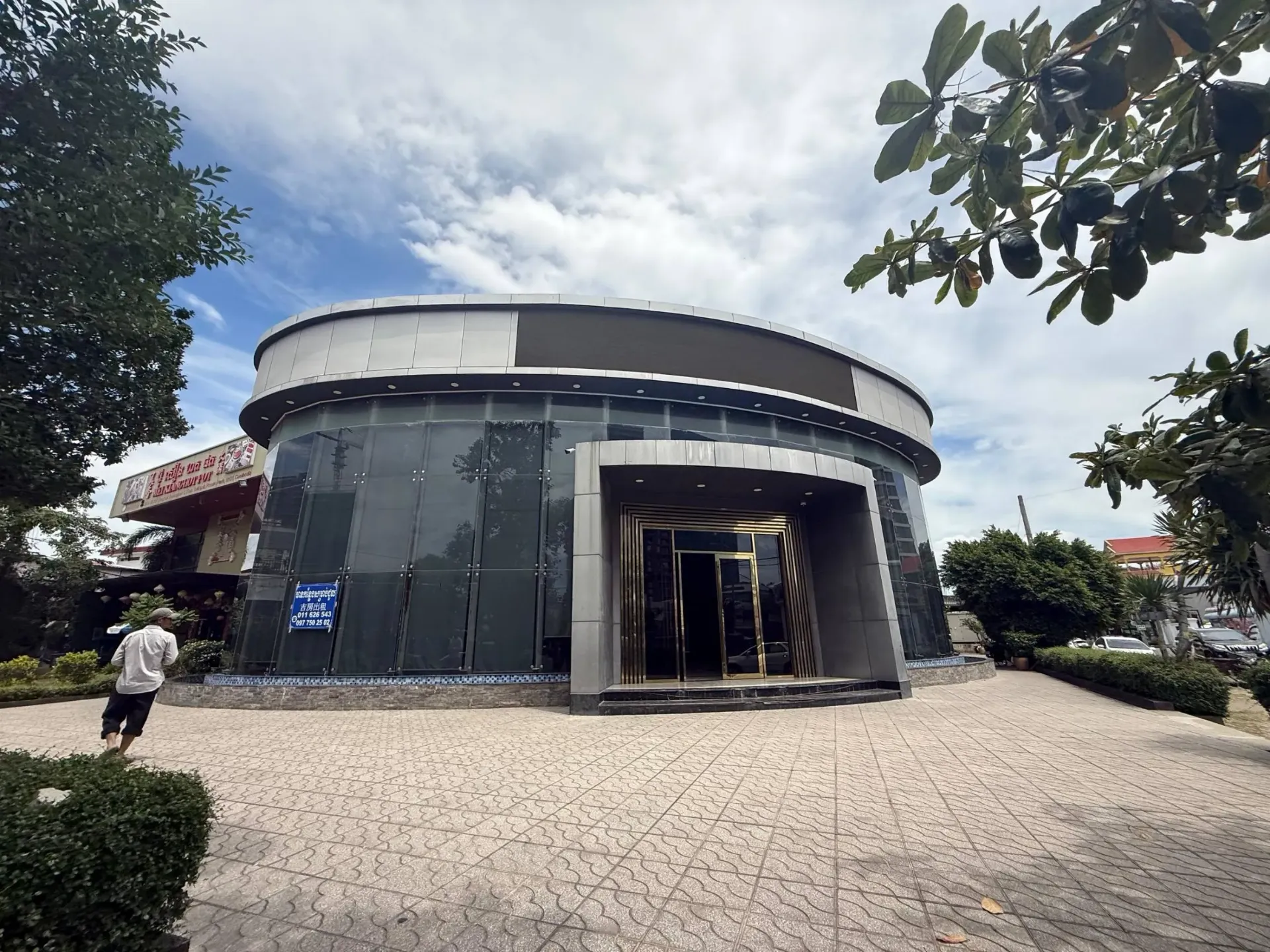 堆谷大马路转角展厅