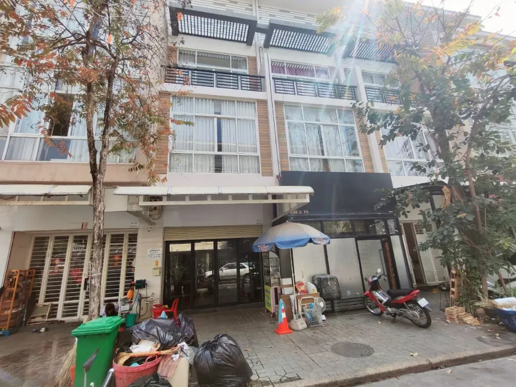 [A18] 1 号路炳发城主街排屋