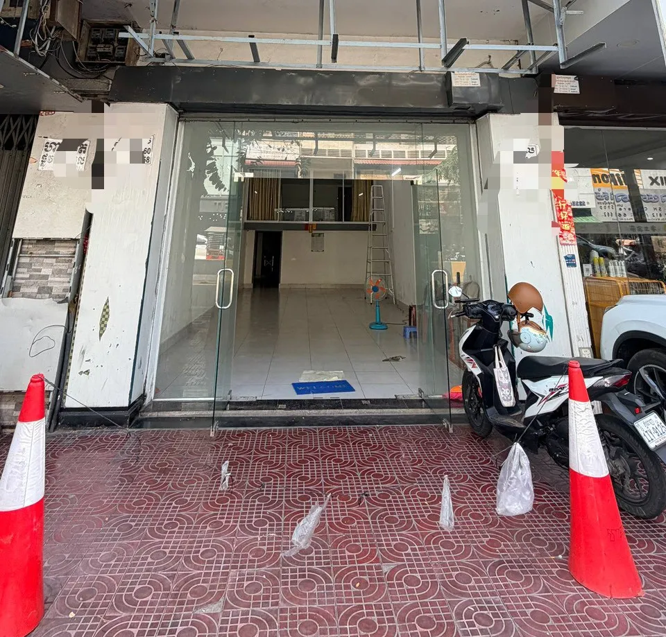 [S26] 莫尼旺靠近乌亚西市场店面
