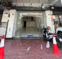 莫尼旺靠近乌亚西市场店面