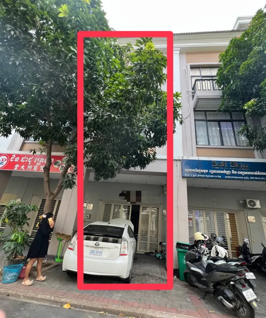 [A32] 急售洪森大道炳发城排屋