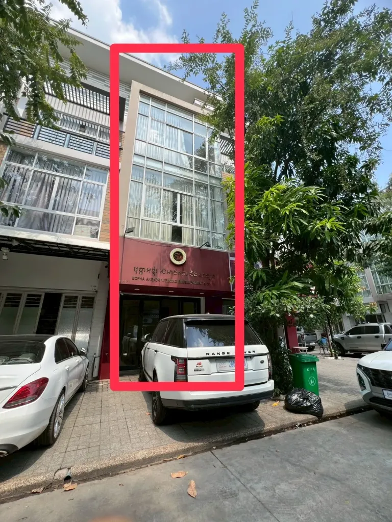 一号路炳发城排屋店面