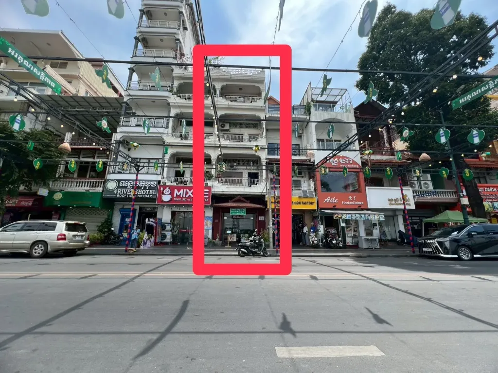 [A39] 河边对面排屋店面