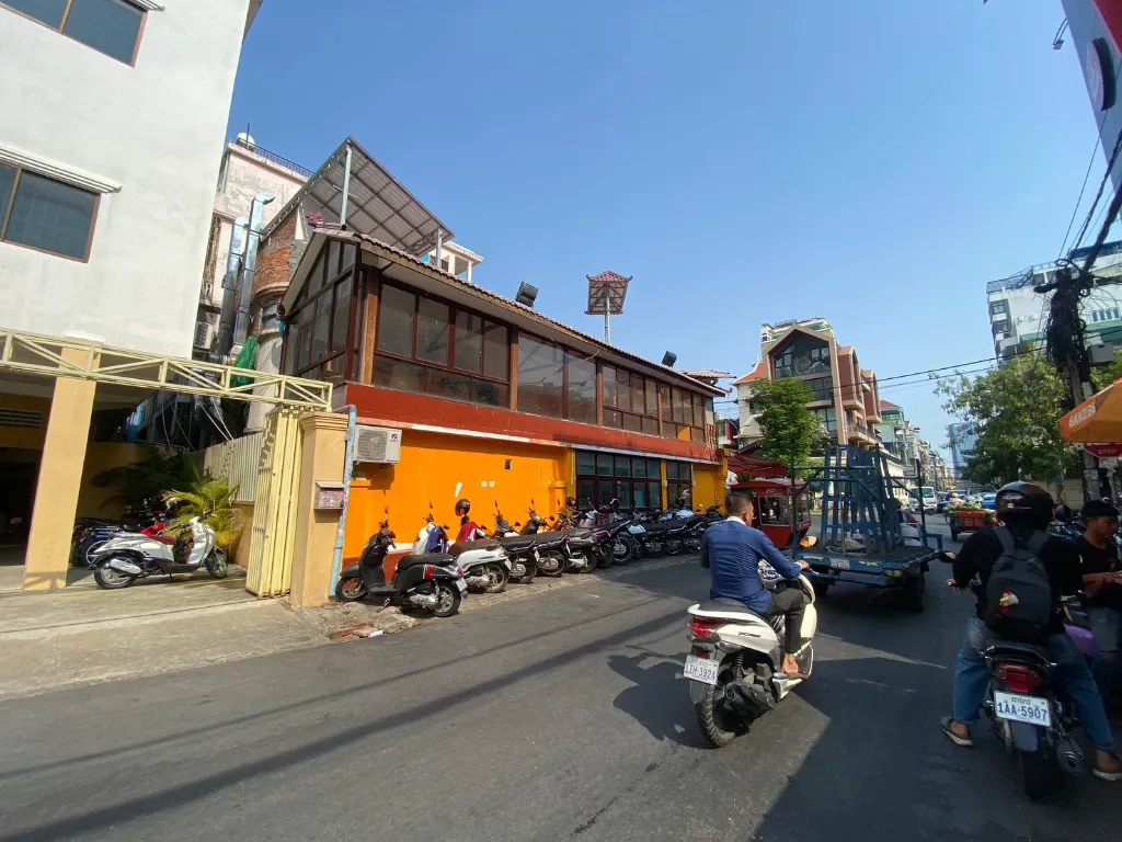 214路两层已装修的店面