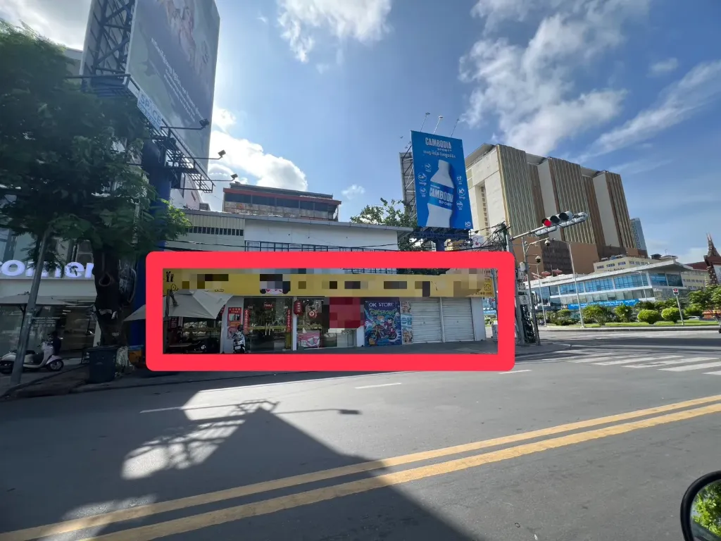 Naga金界对面拐角店面