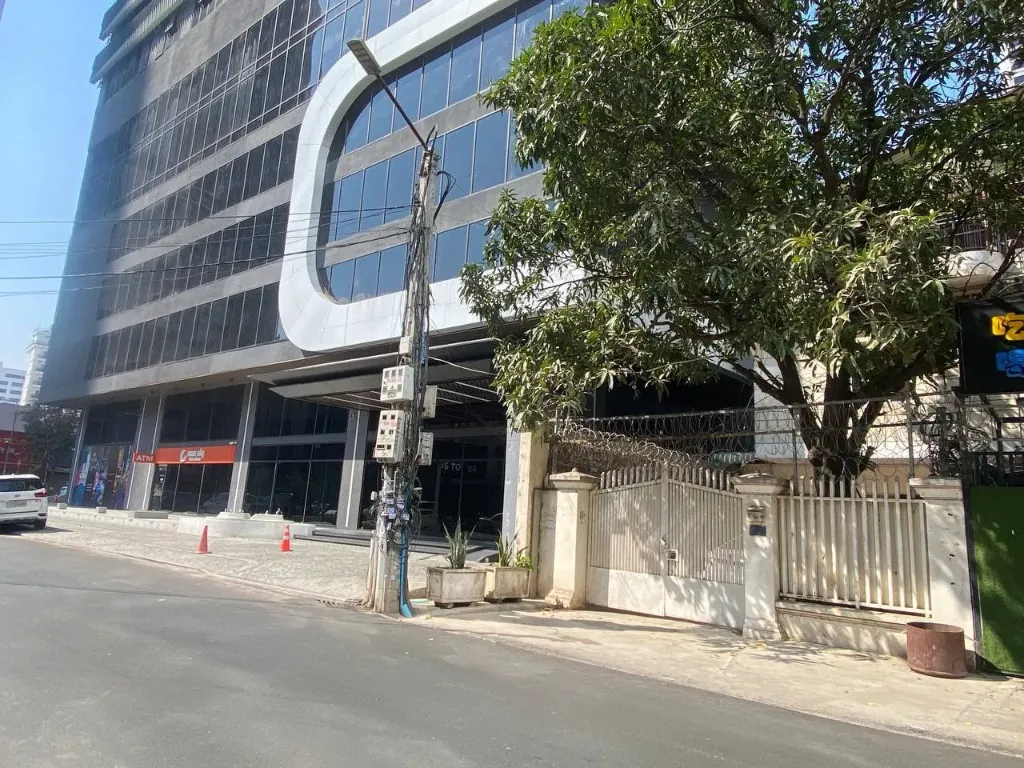 Bkk1 322路两户店面