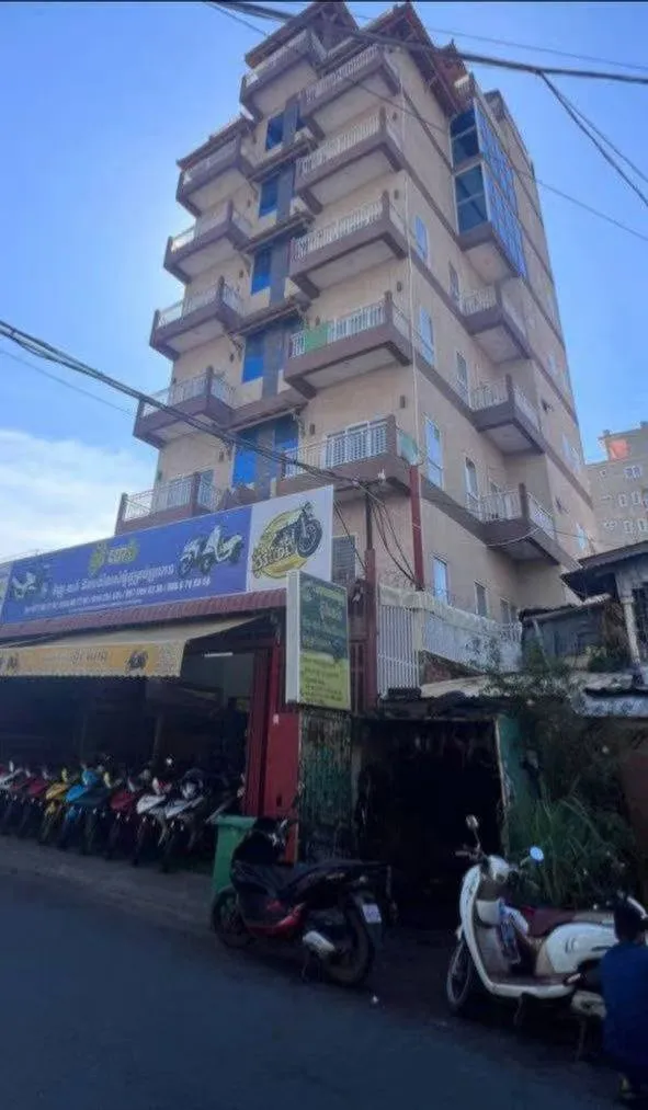 Sky Villa 附近，242 路整栋楼