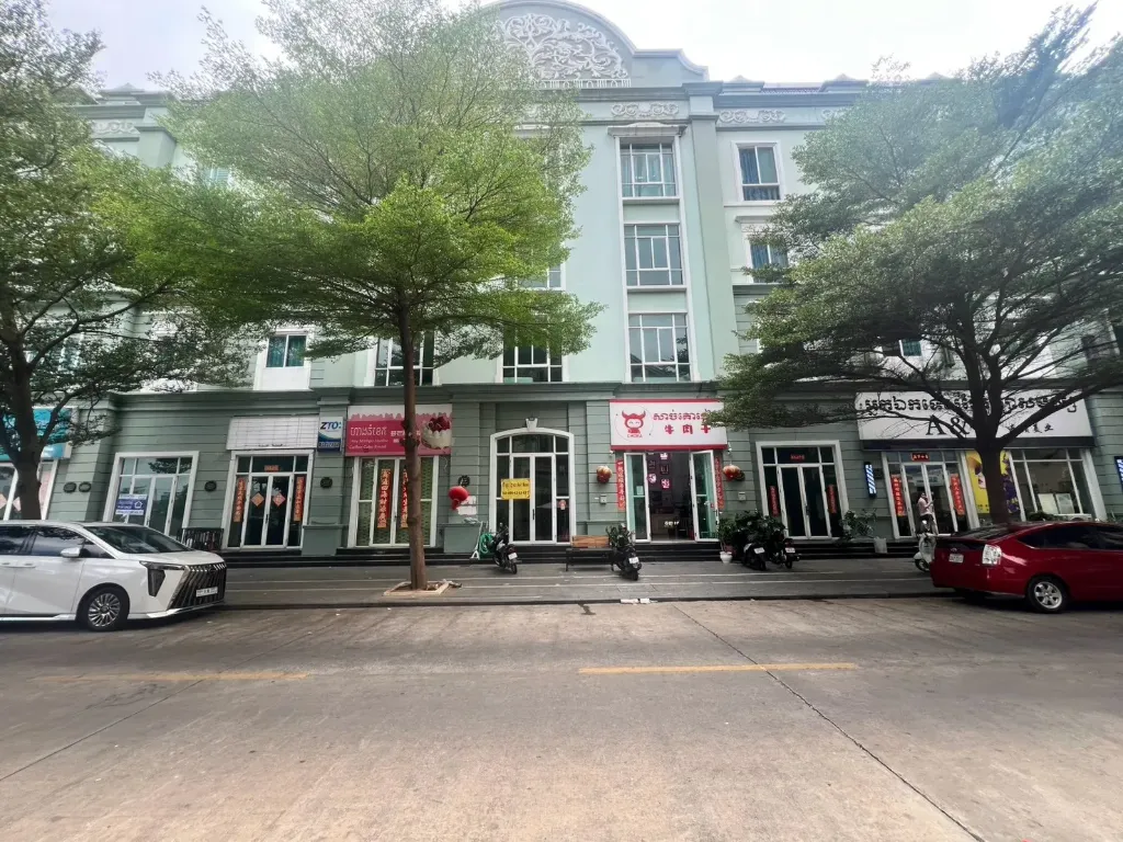 [A112] 名仕城N面馬路帶電梯排屋